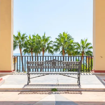 Soek La Romana Seafront Apartment Marbella